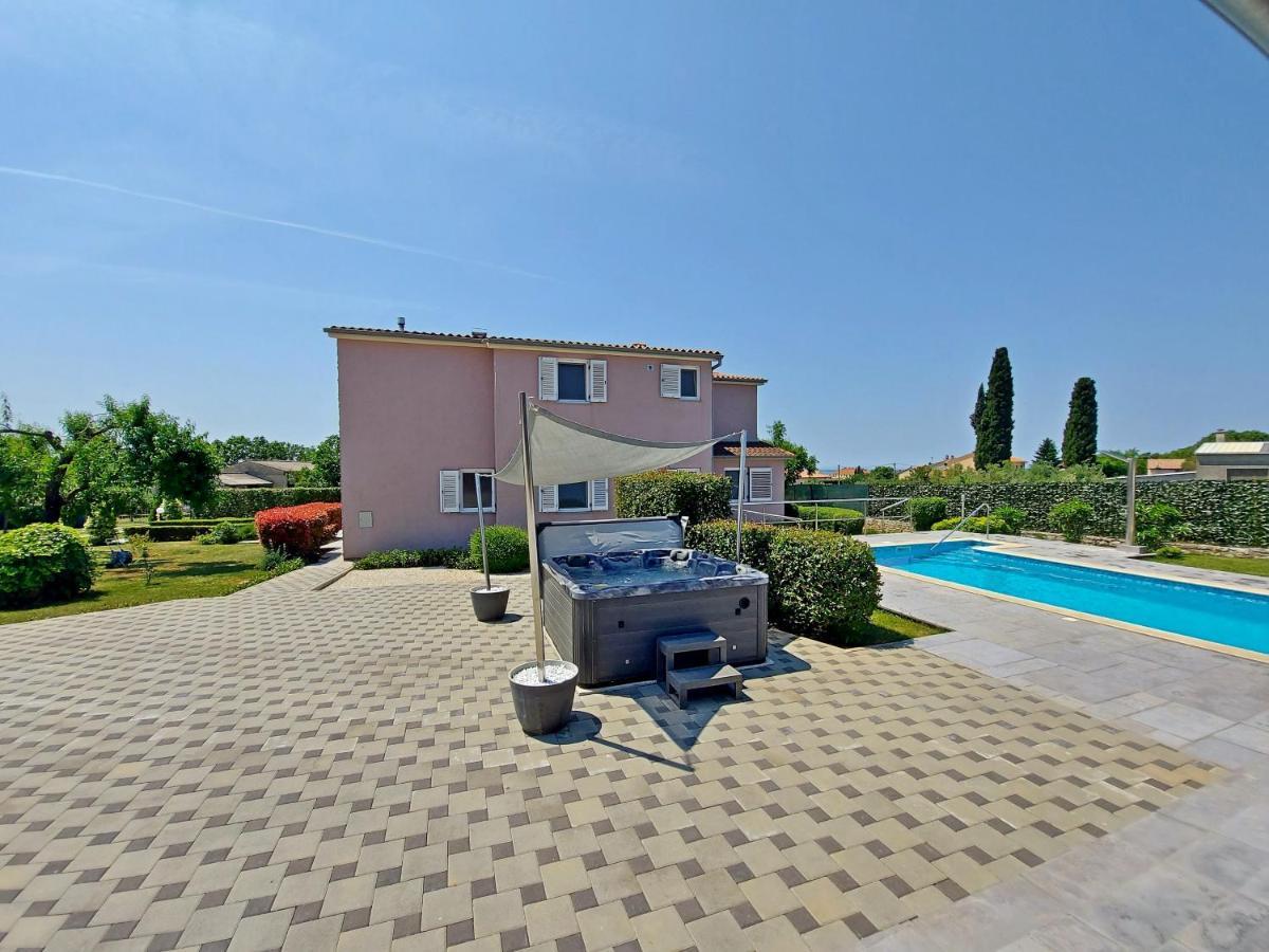 Villa Mattea Galizana Екстер'єр фото