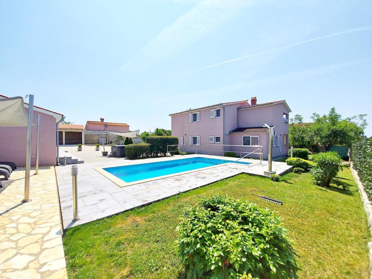Villa Mattea Galizana Екстер'єр фото