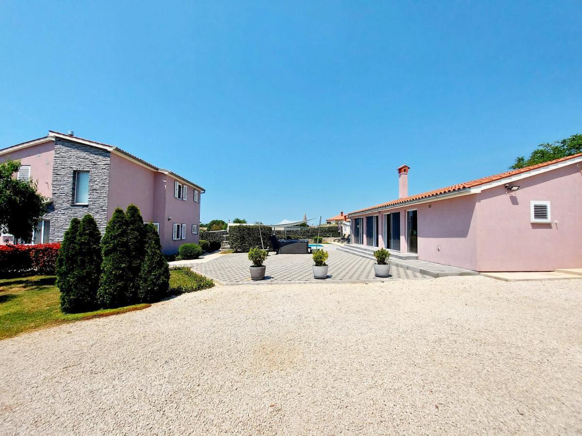 Villa Mattea Galizana Екстер'єр фото