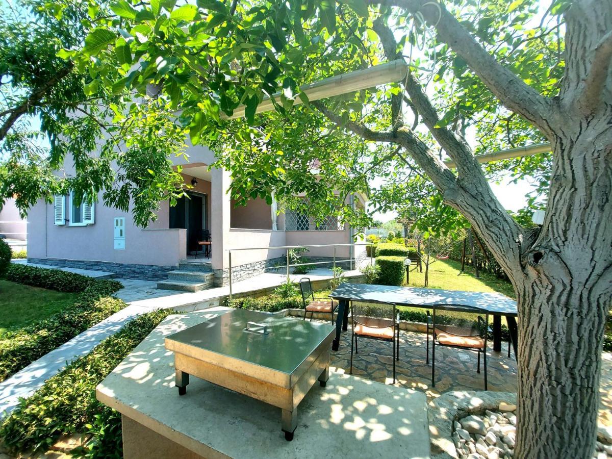 Villa Mattea Galizana Екстер'єр фото