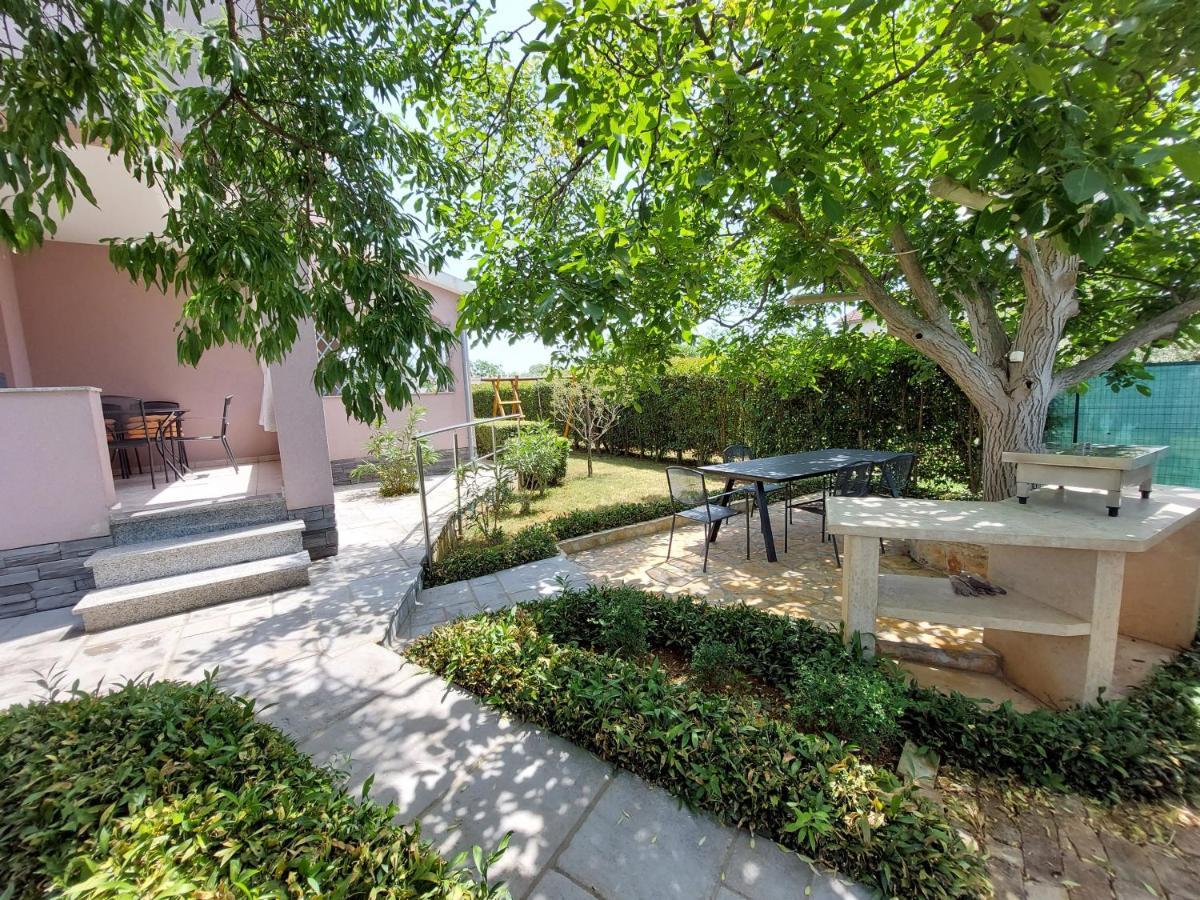 Villa Mattea Galizana Екстер'єр фото